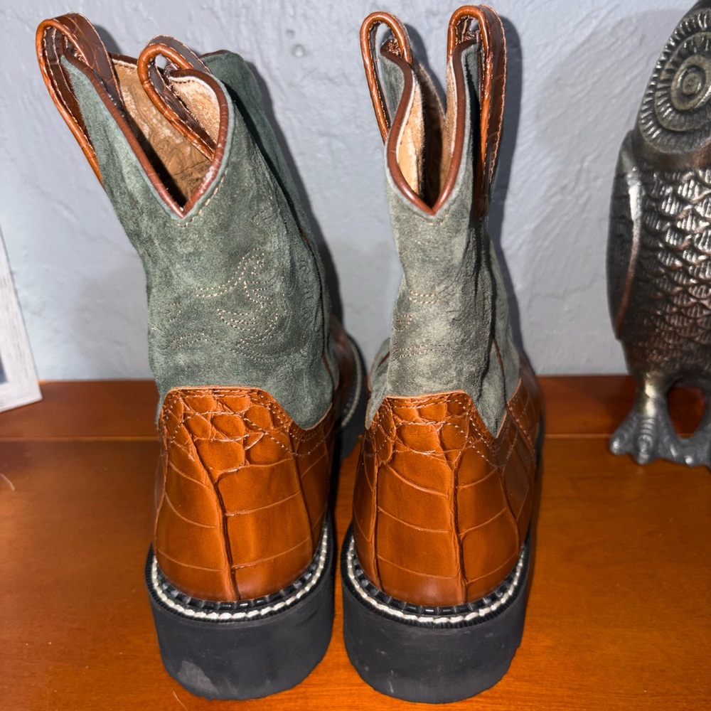 Woman’s Ariat Fatboy Cowboy Boots Size 9.5
Almost new - Picture 4 of 7